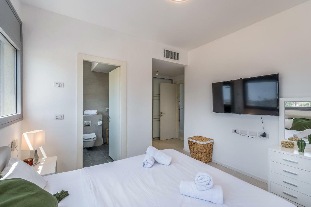 Beautiful Sunny 3 Bedrooms In Font Of The Beach Tel-Aviv Kültér fotó