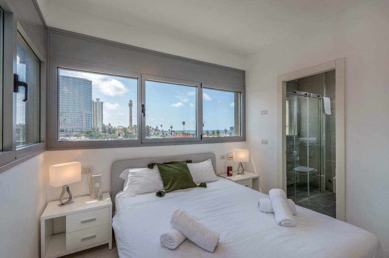 Beautiful Sunny 3 Bedrooms In Font Of The Beach Tel-Aviv Kültér fotó