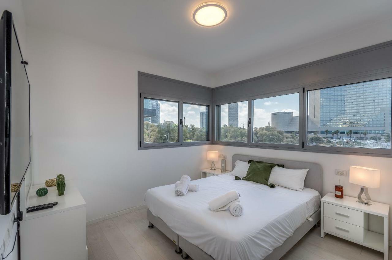 Beautiful Sunny 3 Bedrooms In Font Of The Beach Tel-Aviv Kültér fotó