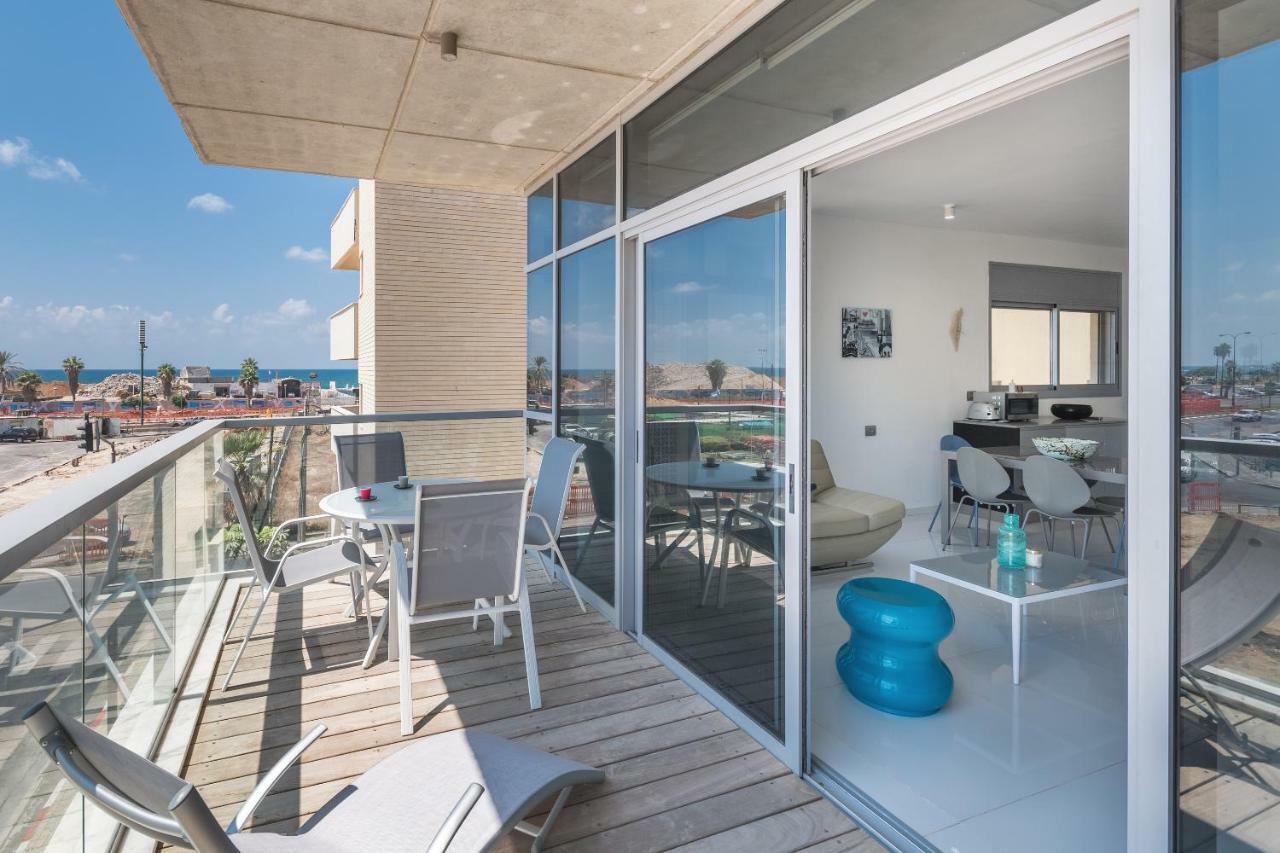 Beautiful Sunny 3 Bedrooms In Font Of The Beach Tel-Aviv Kültér fotó