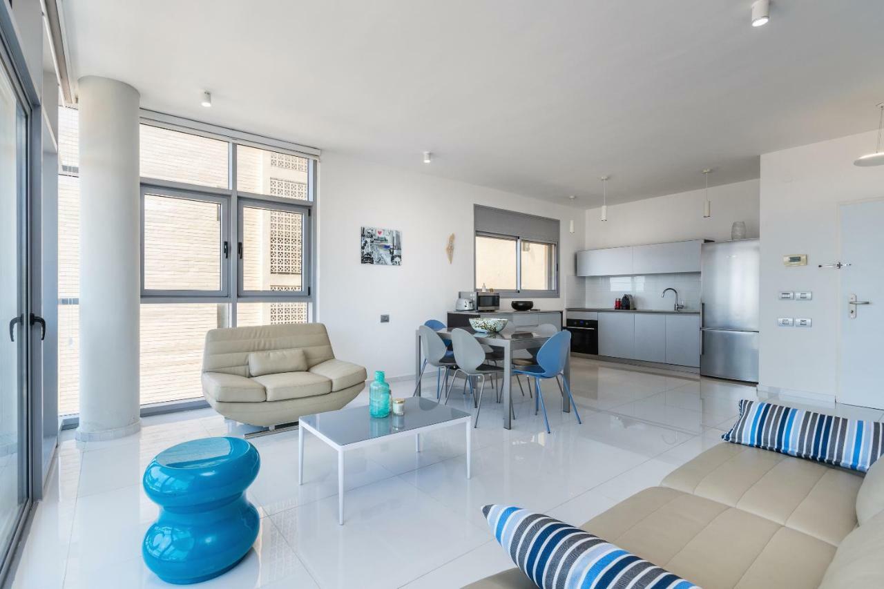Beautiful Sunny 3 Bedrooms In Font Of The Beach Tel-Aviv Kültér fotó
